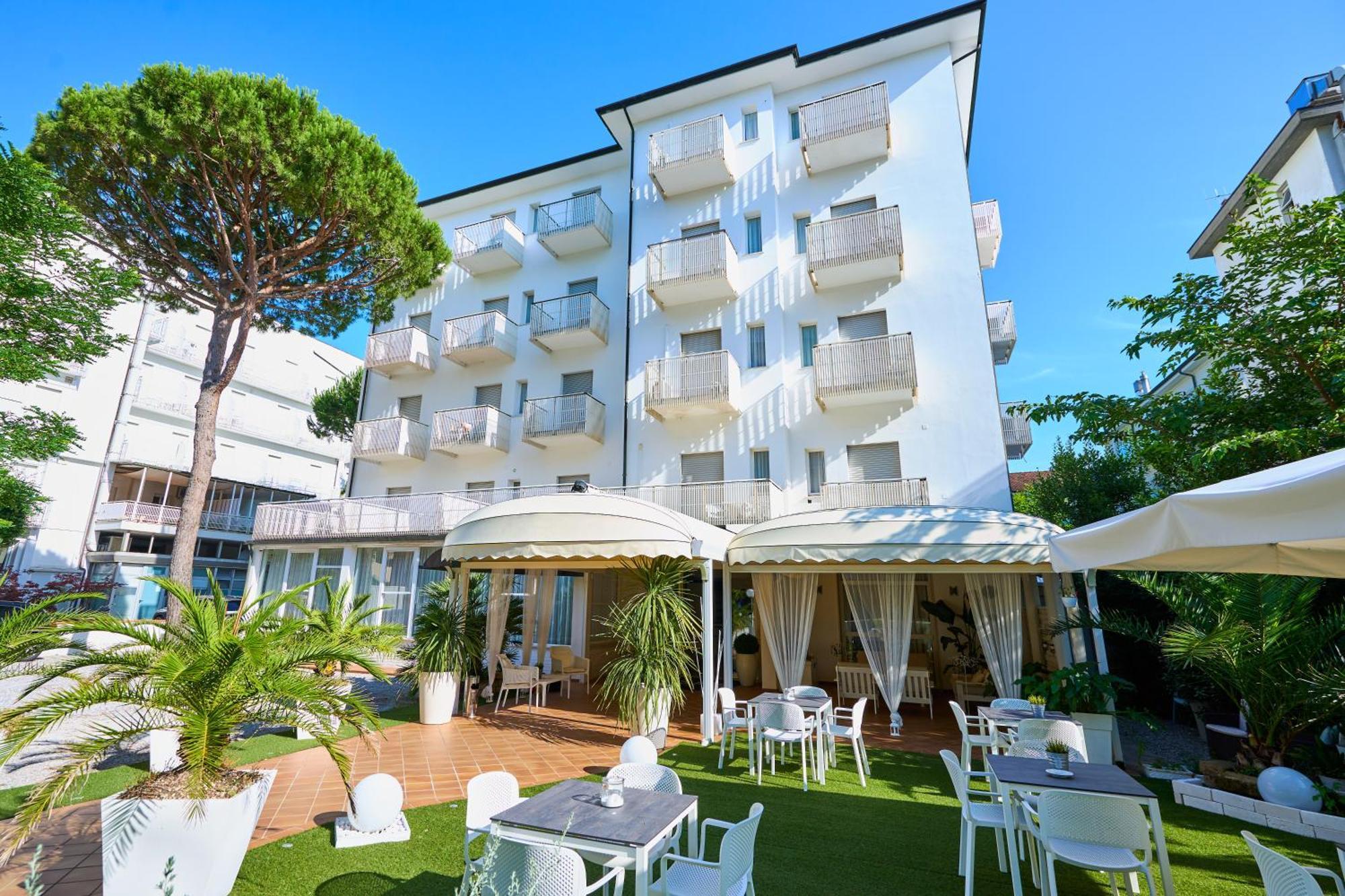 Hotel Bruna B&B Milano Marittima Exterior photo